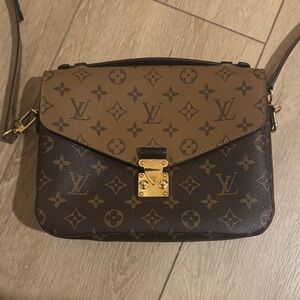 Louis Vuitton Pochette Métis reverse! Like new condition! 100% authentic!